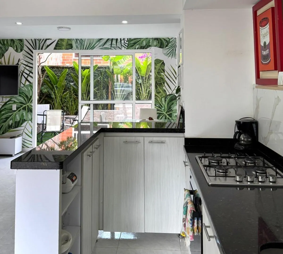 New House Beautiful, Garden, Parking, Complete Apartment Cali 0*,