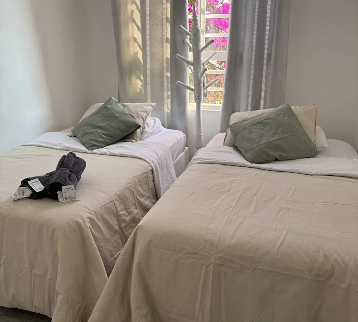 New House Beautiful, Garden, Parking, Complete Apartment Cali