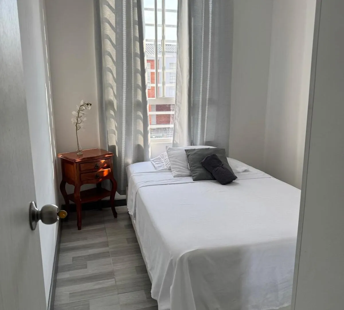 New House Beautiful, Garden, Parking, Complete Apartment Cali