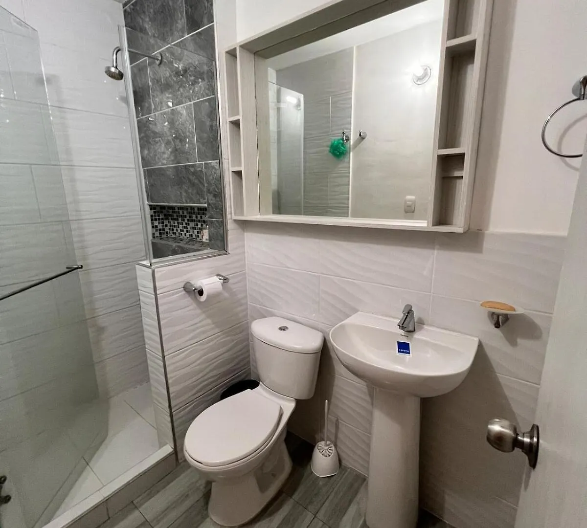 New House Beautiful, Garden, Parking, Complete Apartment Cali Colombia
