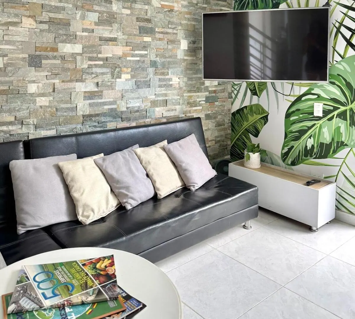 New House Beautiful, Garden, Parking, Complete Apartment Cali