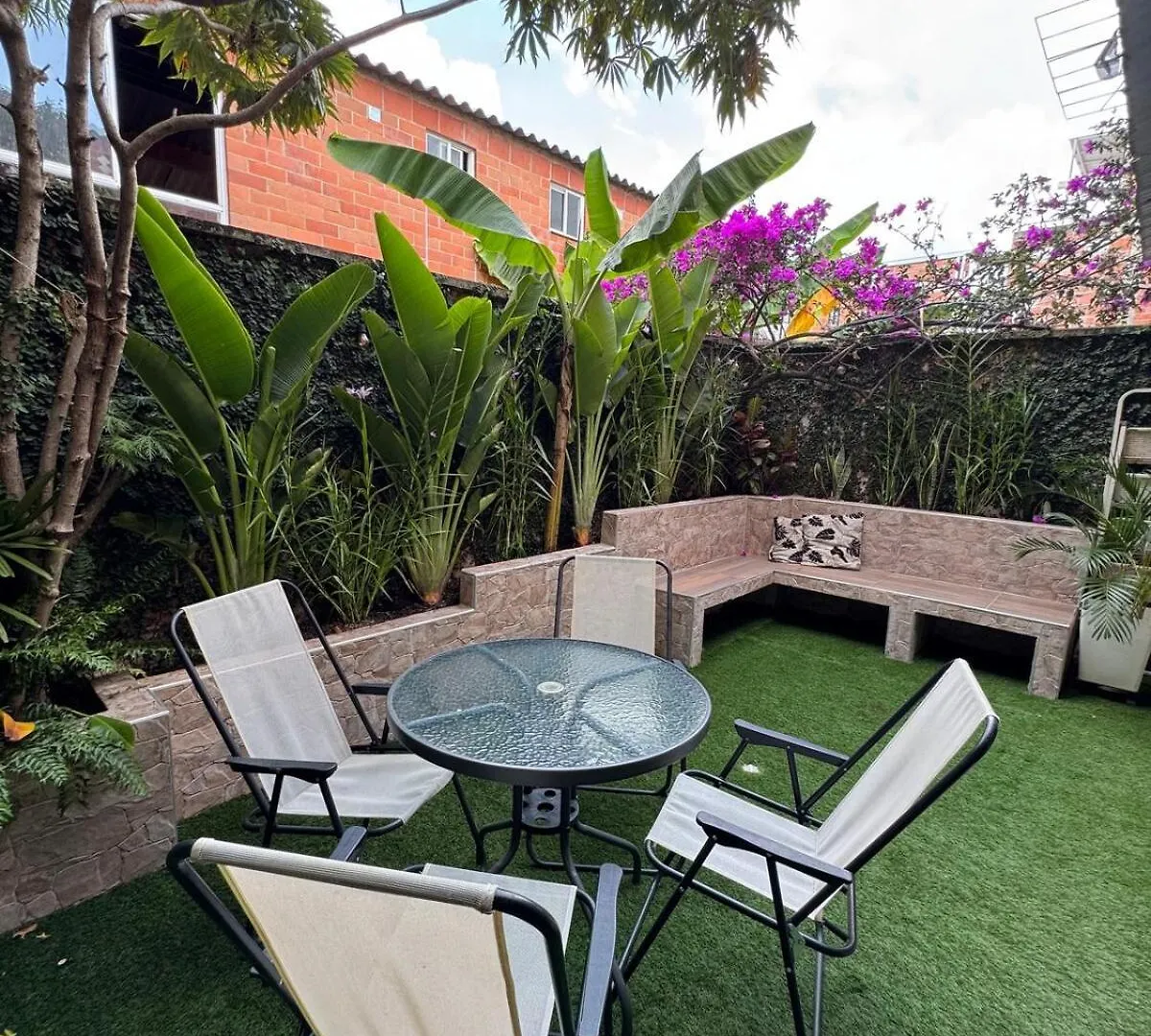 New House Beautiful, Garden, Parking, Complete Apartment Cali